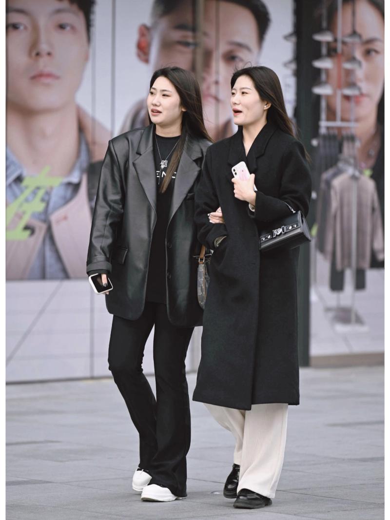 黑衣白裤搭配能看吗_百搭又耐看，时尚简洁好穿！