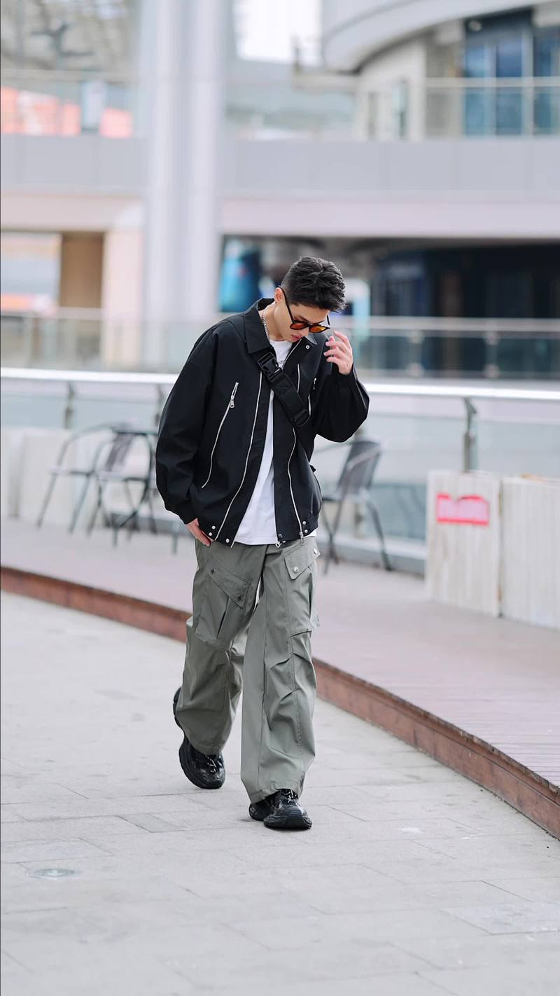 穿冲锋衣能搭配工装裤吗_选对裤子更时尚 穿冲锋衣能搭配工装裤吗_选对裤子更时尚