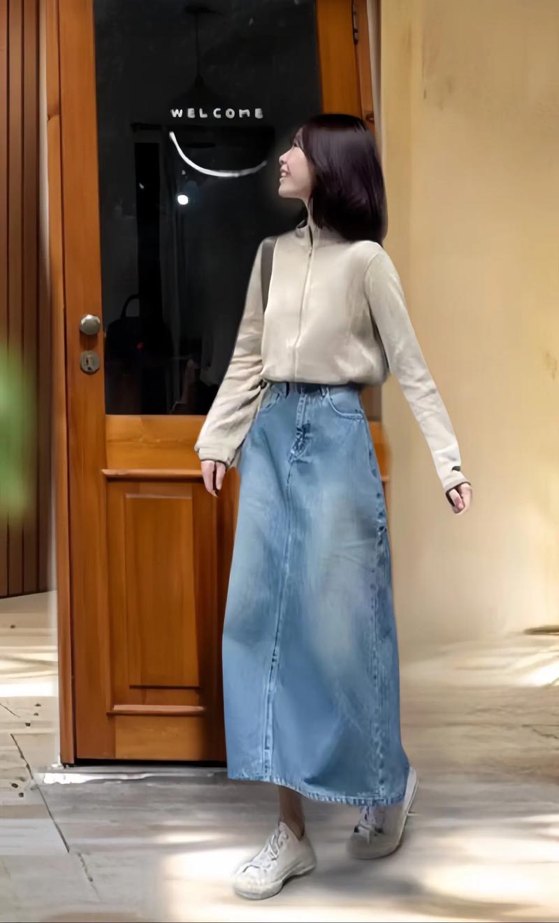 长牛仔裙怎么搭配上衣_复古摩登牛仔长裙,显瘦显腿长! 长牛仔裙怎么搭配上衣_复古摩登牛仔长裙,显瘦显腿长!