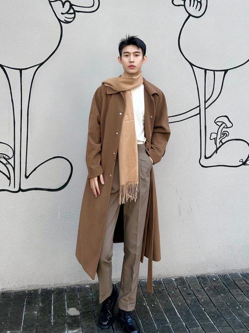 英伦风七分裤男生穿搭_男士七分裤时尚穿搭指南