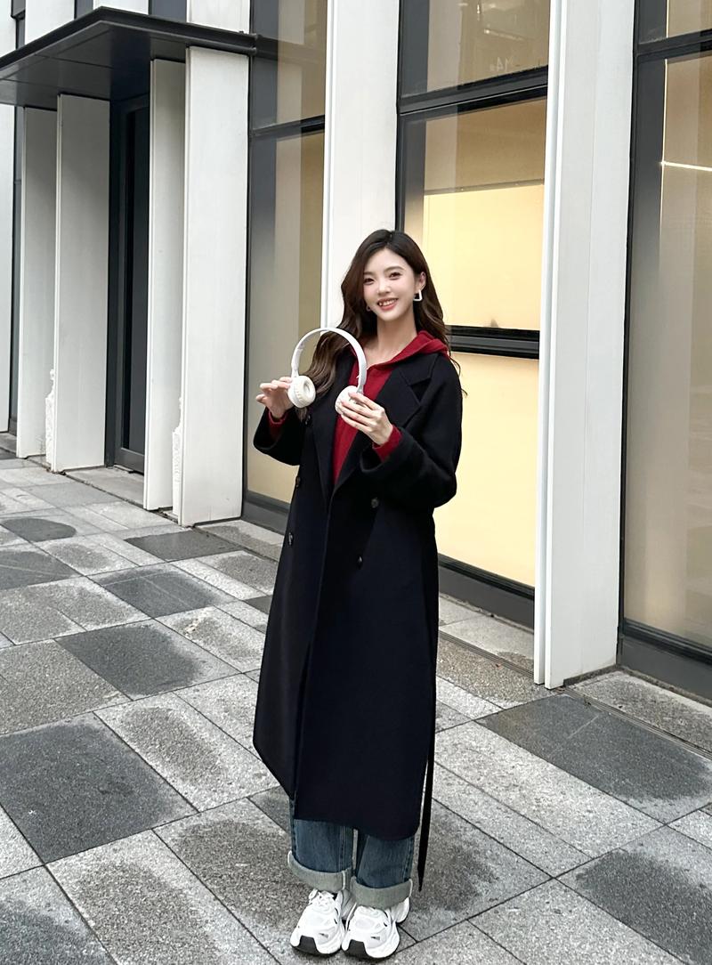 女中短款黑大衣搭配_百搭实用,穿出多种时尚风格 女中短款黑大衣搭配_百搭实用,穿出多种时尚风格