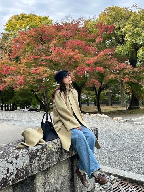 黄大衣搭配什么鞋子_黄大衣配鞋，风格立现！