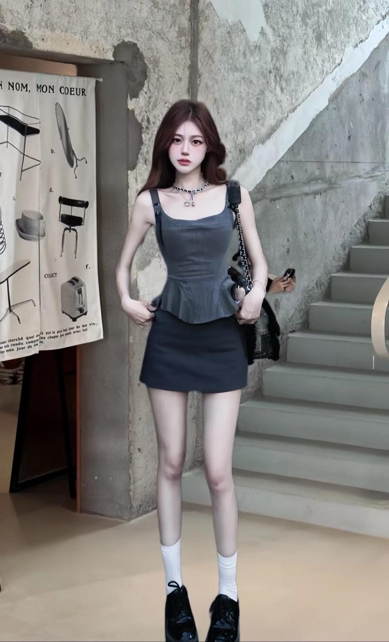 无袖上衣配包臀裙韵味十足_无袖上衣配包臀裙,显瘦显气质! 无袖上衣配包臀裙韵味十足_无袖上衣配包臀裙,显瘦显气质!