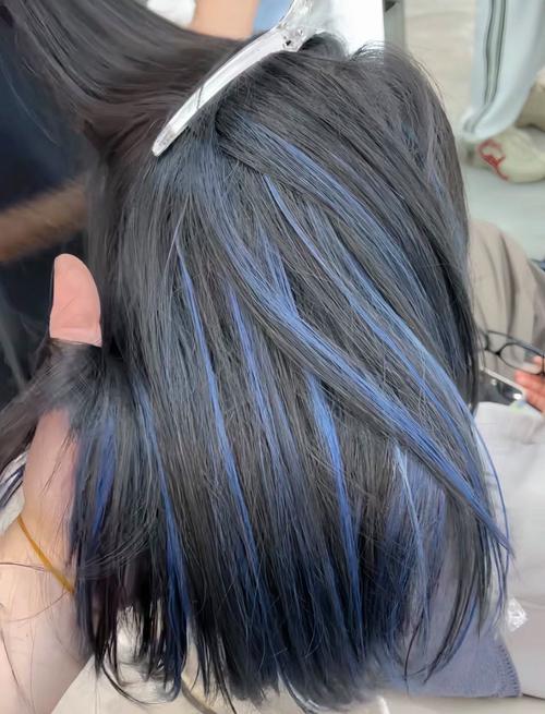 蓝灰色头发配方_蓝灰发色调配教程