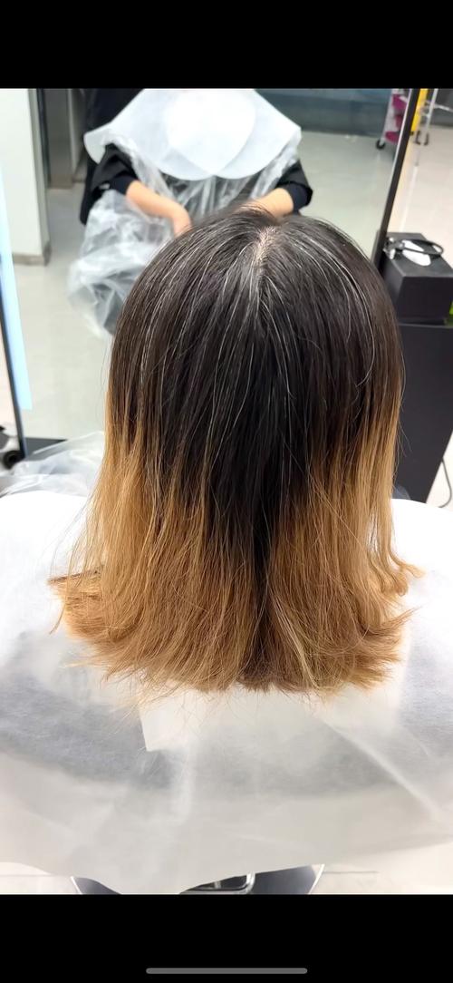 右边刘海有一撮白头发_白发原因多,调整生活好应对 右边刘海有一撮白头发_白发原因多,调整生活好应对