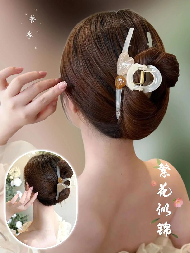蝴蝶夹子怎么夹头发_提升发型质感,时尚百搭 蝴蝶夹子怎么夹头发_提升发型质感,时尚百搭