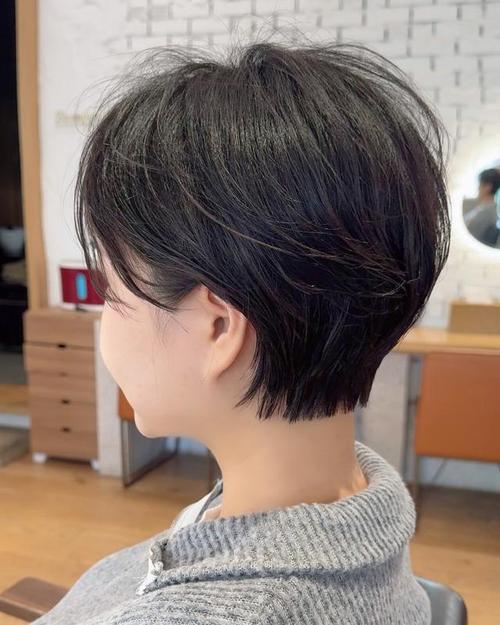 齐嘴短发后面被剪短短的_齐短发显脸小,时尚利落又青春 齐嘴短发后面被剪短短的_齐短发显脸小,时尚利落又青春