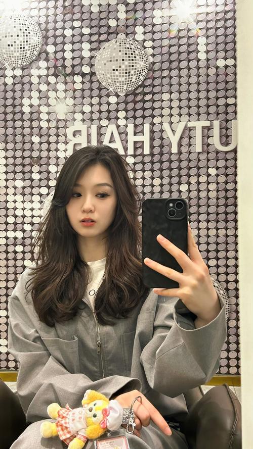 菱脸加自然卷适合什么样的刘海_自然卷菱形脸?空气刘海来平衡! 菱脸加自然卷适合什么样的刘海_自然卷菱形脸?空气刘海来平衡!