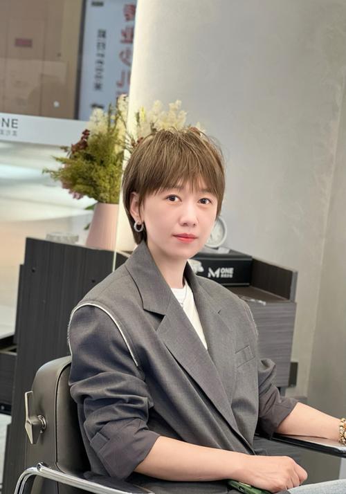 淘宝有个女模特短发，总是出现_淘宝短发模特走红，成视觉焦点！