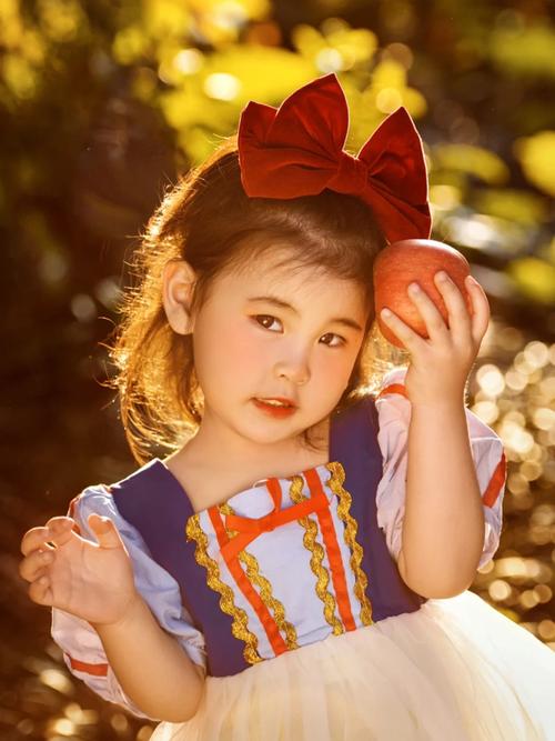 白雪公主的发型_白雪公主发型教程，简单变公主，亲子乐时光！