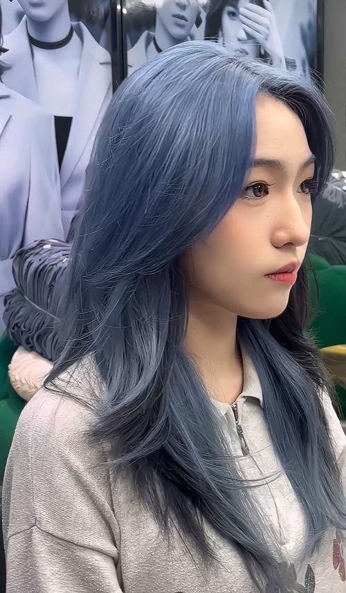 雾霾蓝头发_雾霾蓝发色,高级又独特! 雾霾蓝头发_雾霾蓝发色,高级又独特!