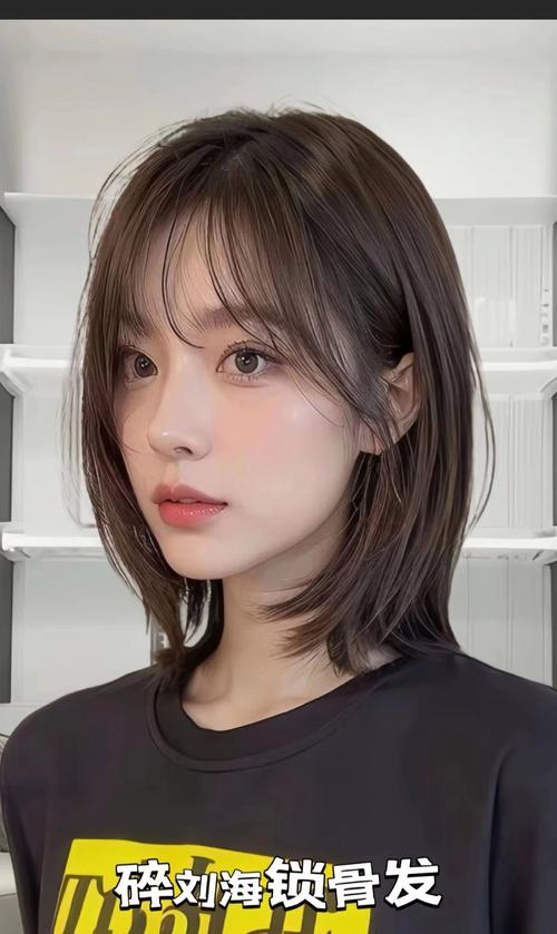 26岁圆脸肩宽适合留什么发型_侧分大波浪S卷半丸子头,修饰脸型显气质 26岁圆脸肩宽适合留什么发型_侧分大波浪S卷半丸子头,修饰脸型显气质