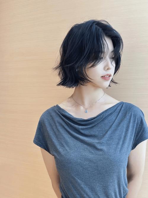 46岁圆脸女性适合什么发型_梨花卷云朵烫八字刘海波波头锁骨发 46岁圆脸女性适合什么发型_梨花卷云朵烫八字刘海波波头锁骨发