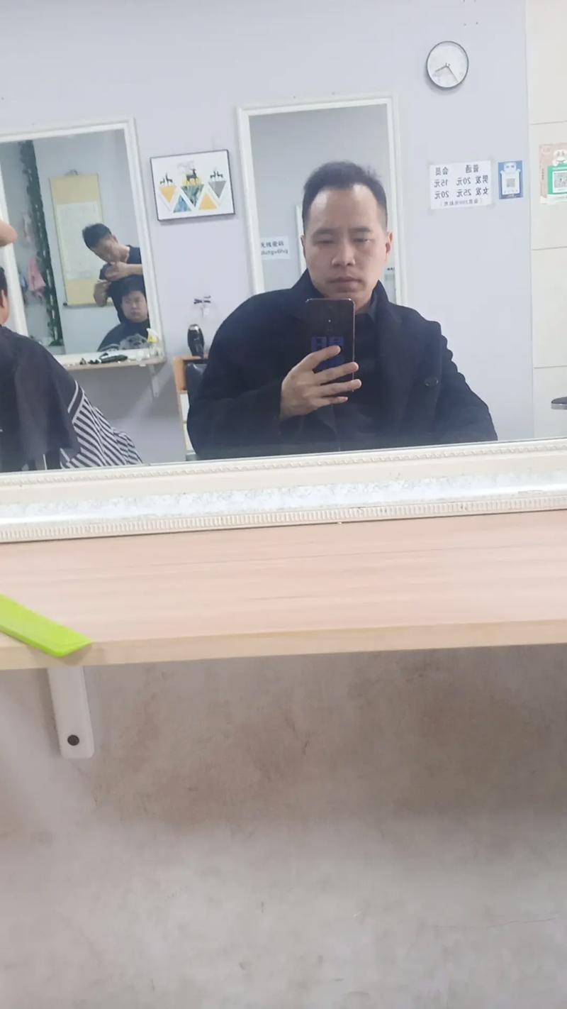 去镇上石圪节公社做了一个发型_秀莲去石圪节理发成时尚