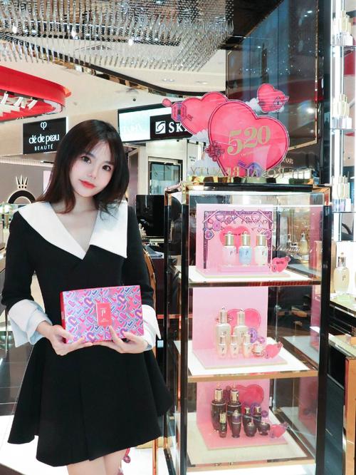 主动跟你要化妆品的女人_女人要化妆品？试探心意，别只看表面