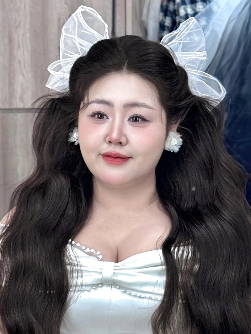 丑老肥化妆后逆袭清纯少女_化妆变美提自信，内在美才是真谛