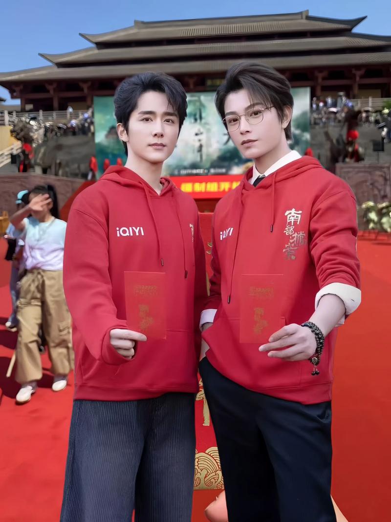 有个明星有个男化妆师男朋友_明星与化妆师亲密关系引热议