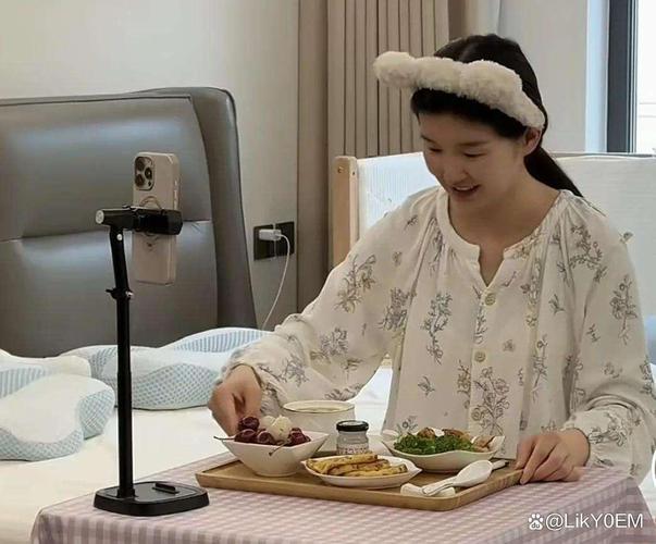 出了月子可以化妆吗_少化妆，选温和，防溢乳贴好帮手