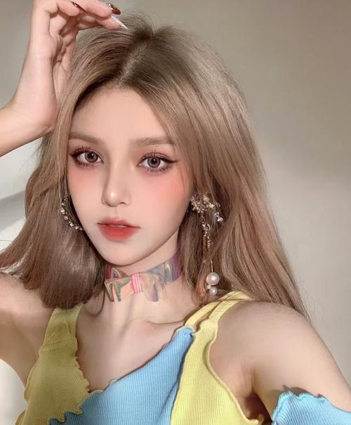 姐妹团化妆是自己化吗_分工协调，打造优雅婚礼妆容