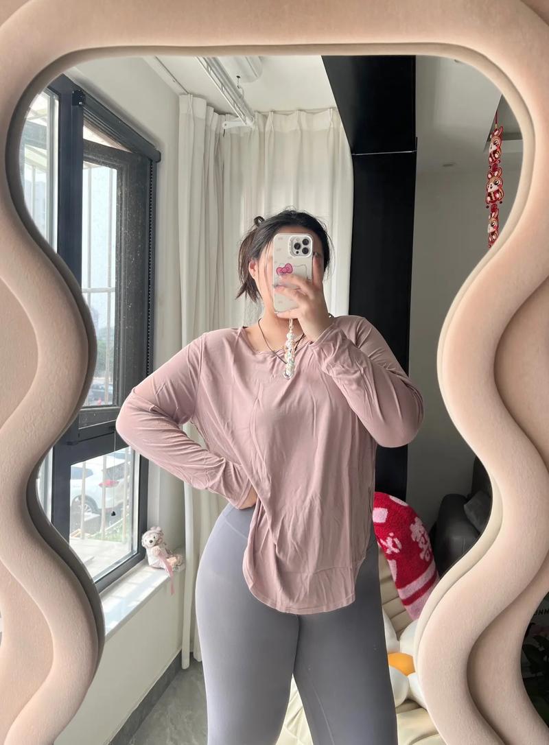 本人微胖瑜伽裤软壶铃健身照片_瑜伽裤显曲线，5分钟壶铃塑全身