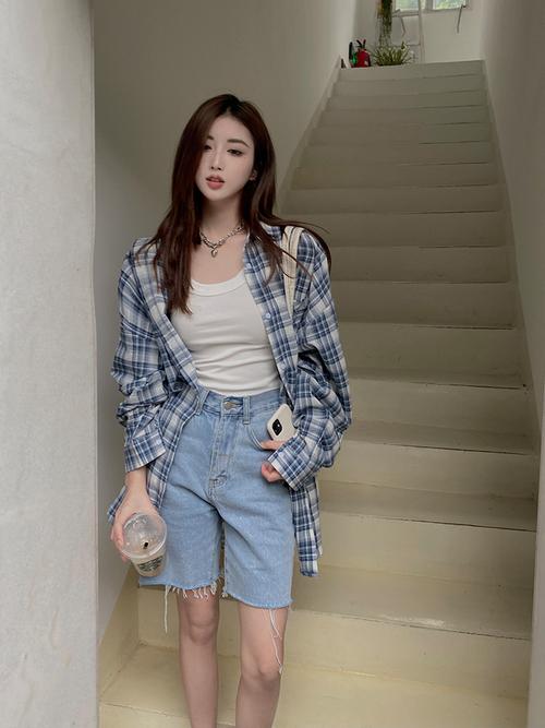 蓝白格子衬衫适合黑黄皮肤吗_蓝白格子衫显白,黑黄皮必试 蓝白格子衬衫适合黑黄皮肤吗_蓝白格子衫显白,黑黄皮必试