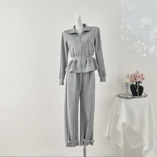 灰色健身服配什么裤子_灰色运动装搭出时尚范儿 灰色健身服配什么裤子_灰色运动装搭出时尚范儿