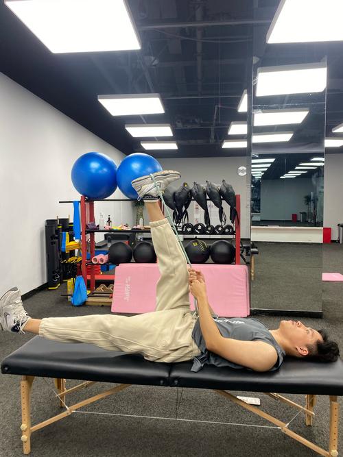 颠覆性实用体能训练_老式负重训练,6动作练出力量! 颠覆性实用体能训练_老式负重训练,6动作练出力量!