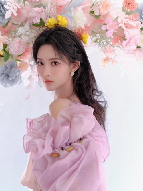 穿粉色裙子拍照搭配背景_粉色裙子百搭，拍照好看，时尚必备！