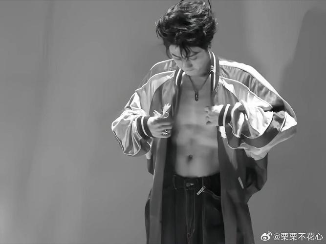 檀健次的扭腰动作_檀健次柔韧舞台魅力足,演技精湛,与李兰迪友情真挚! 檀健次的扭腰动作_檀健次柔韧舞台魅力足,演技精湛,与李兰迪友情真挚!