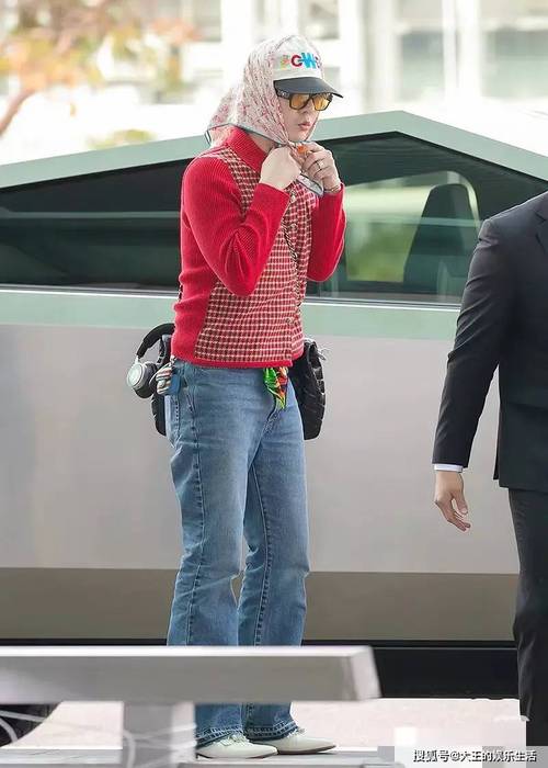 方巾搭配棒球帽戴法男_叠戴方巾棒球帽,简单穿出个性时尚 方巾搭配棒球帽戴法男_叠戴方巾棒球帽,简单穿出个性时尚