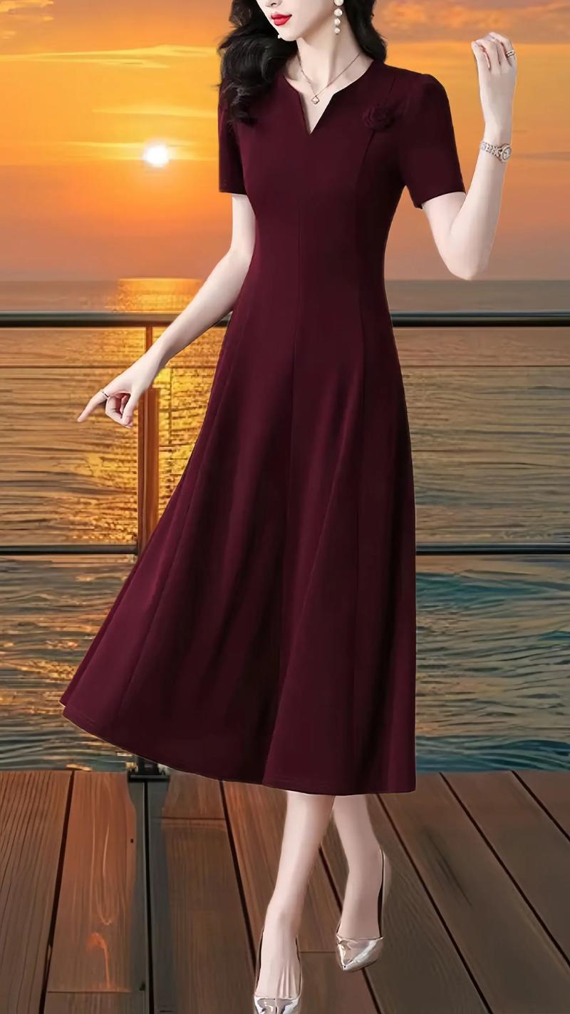 紫红色衣服配什么颜色_紫红配白显高级，肤白者更佳