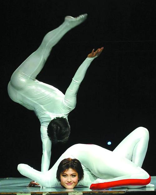 柔术软功是怎么练成的_松散压耗连绵,提升柔韧协调,磨练意志 柔术软功是怎么练成的_松散压耗连绵,提升柔韧协调,磨练意志