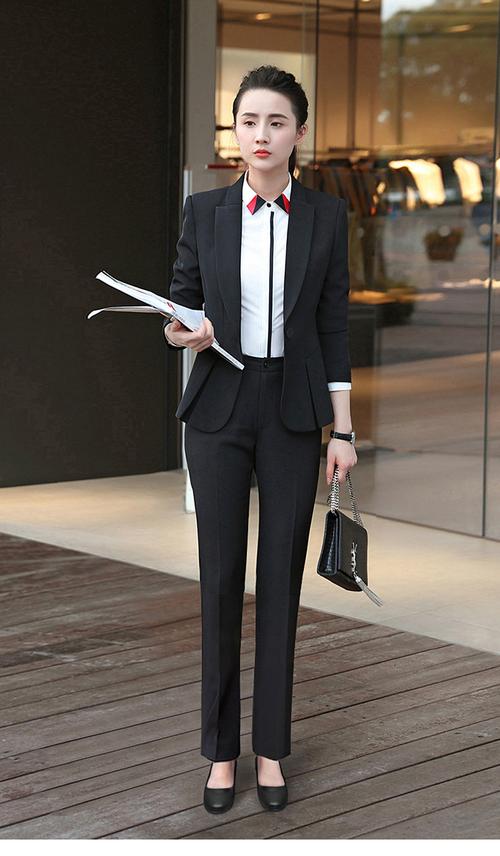 女春秋常服配什么皮鞋_百搭黑色小皮鞋,显高级又显脚小! 女春秋常服配什么皮鞋_百搭黑色小皮鞋,显高级又显脚小!