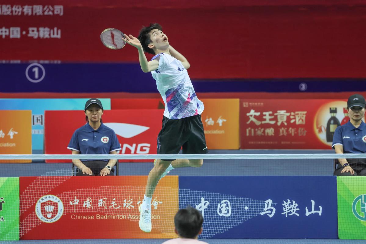 在奥体中心训练羽毛球_选对羽毛球拍助成长,教练比赛环境是关键 在奥体中心训练羽毛球_选对羽毛球拍助成长,教练比赛环境是关键