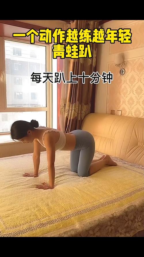 趴地上下腰瑜伽动作_跪姿上下腰，拉伸修复脊柱