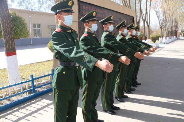 向右看齐的动作要领_向右看齐,队列训练基础,整齐划一显纪律 向右看齐的动作要领_向右看齐,队列训练基础,整齐划一显纪律