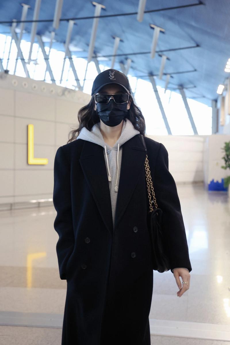 唐嫣冬季穿搭的生活照_保暖又时髦,毛衣+阔腿裤太会了! 唐嫣冬季穿搭的生活照_保暖又时髦,毛衣+阔腿裤太会了!