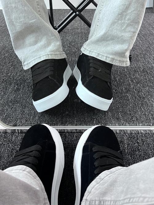 全黑色鞋子怎么搭配_百搭时尚,轻松穿出秋冬高级感 全黑色鞋子怎么搭配_百搭时尚,轻松穿出秋冬高级感