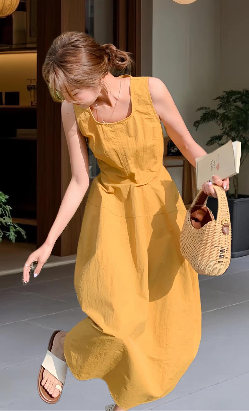 皮肤稍黄的适合穿什么颜色小裙子_浅紫吊带裙显白,黄皮必试! 皮肤稍黄的适合穿什么颜色小裙子_浅紫吊带裙显白,黄皮必试!