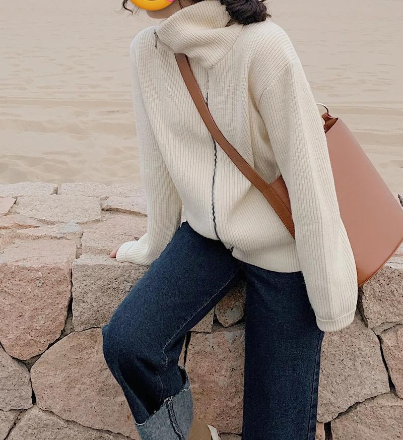 大领口毛衣怎么配打底_内搭毛衣穿搭技巧