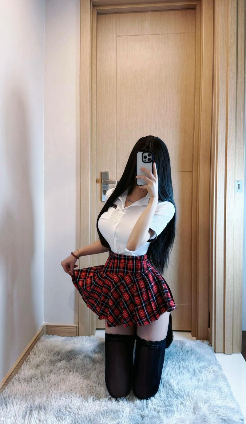 甜妹jk和御姐穿搭_修身白衬衫配深灰格裙,气质独特! 甜妹jk和御姐穿搭_修身白衬衫配深灰格裙,气质独特!