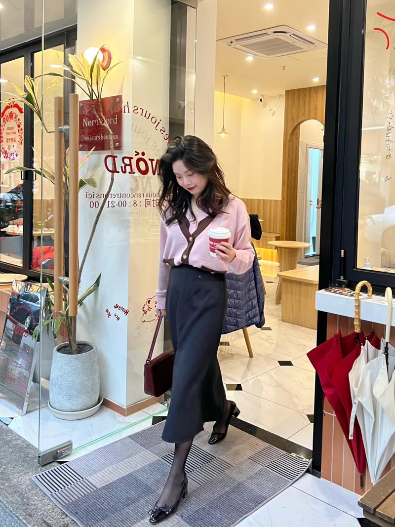 裹身包臀长裙怎样搭配堆堆袜_包臀裙配堆堆袜，时尚又迷人！