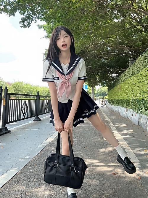 JK制服新穿法_JK制服穿出不同风格