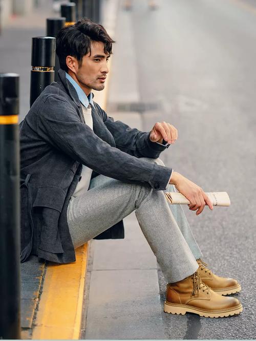 男高帮靴子搭配什么裤子_棕色靴子怎么搭裤型?牛仔裤工装裤全搞定 男高帮靴子搭配什么裤子_棕色靴子怎么搭裤型?牛仔裤工装裤全搞定