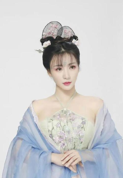 古装剧里露肩的款式叫什么_古风时尚演变