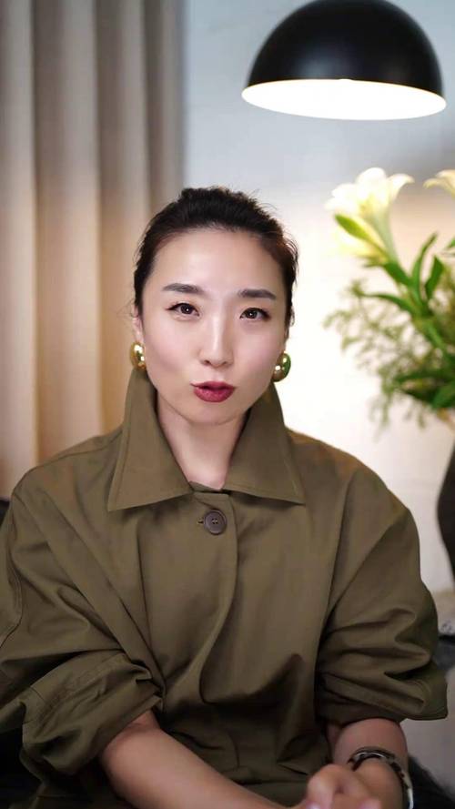 短脖子女生穿衣搭配_避开高领,选V领显高挑 短脖子女生穿衣搭配_避开高领,选V领显高挑