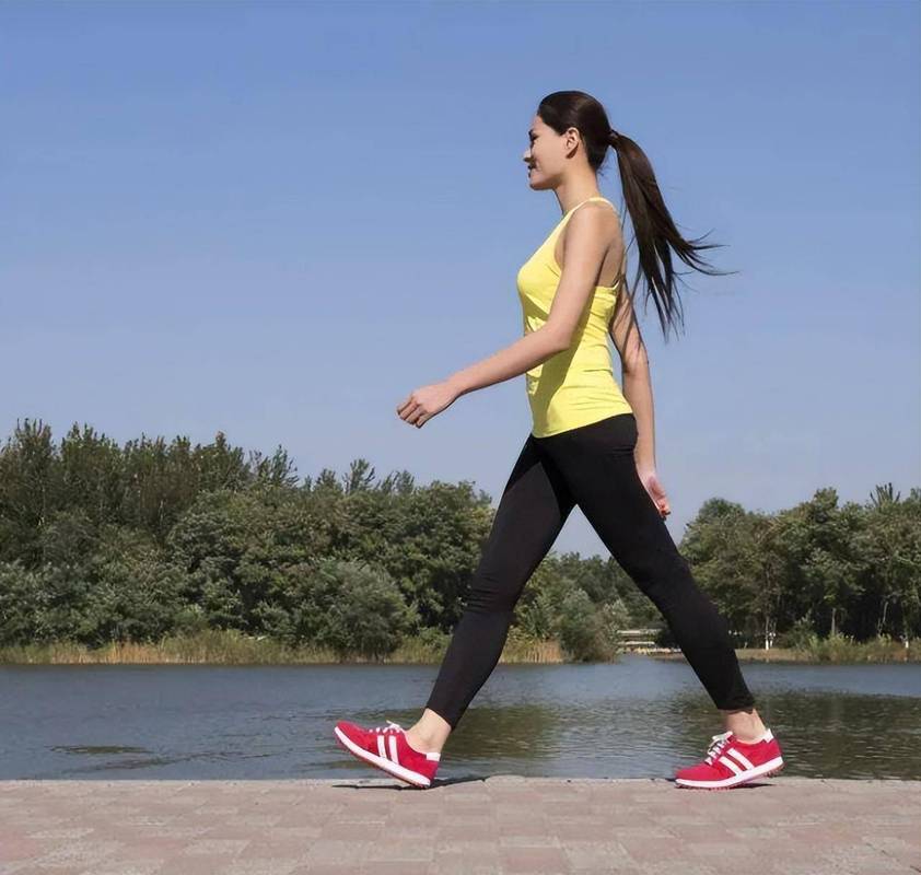 走步的正确姿势和方法_走对路，护关节，健康走！