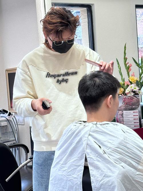 被称赞听得懂的发型师是_懂你需求的理发师走红，全国同行来偷师！