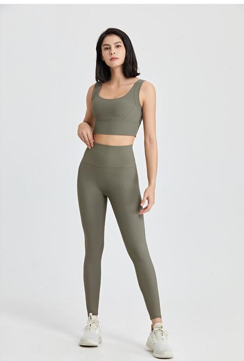 腰粗胯宽适合穿瑜伽裤吗_显瘦显高，轻松穿出自信范