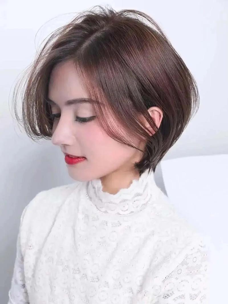 高马尾发型，展现干练活力，佐木发型沙龙专业剪裁，冷棕色提升气质